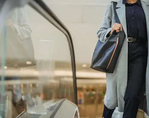 OTL-Gouverneur-Sherbrooke-Blog-rain-woman-shopping mall